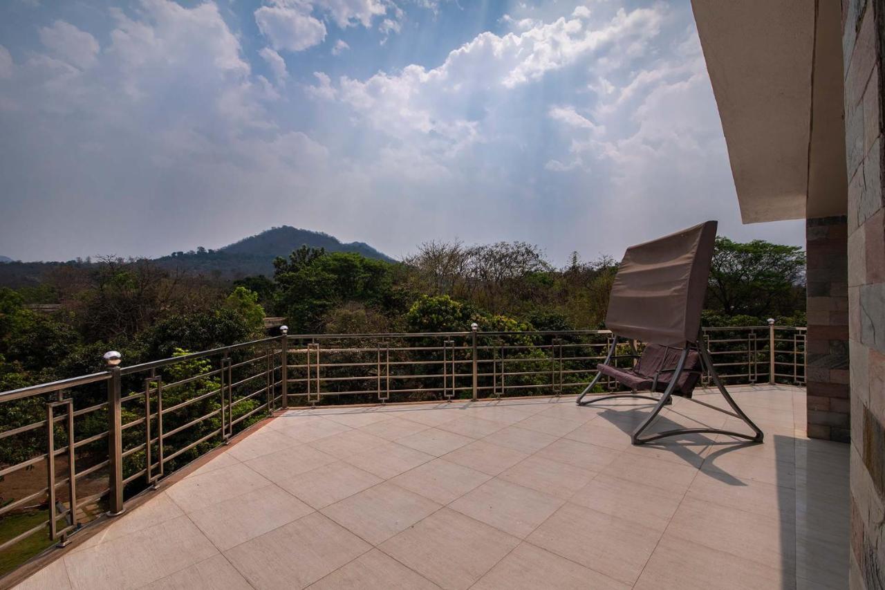 Aqua & Sage By Stayvista - Riverside Villa With Pool & Terrace คาร์จัต ภายนอก รูปภาพ