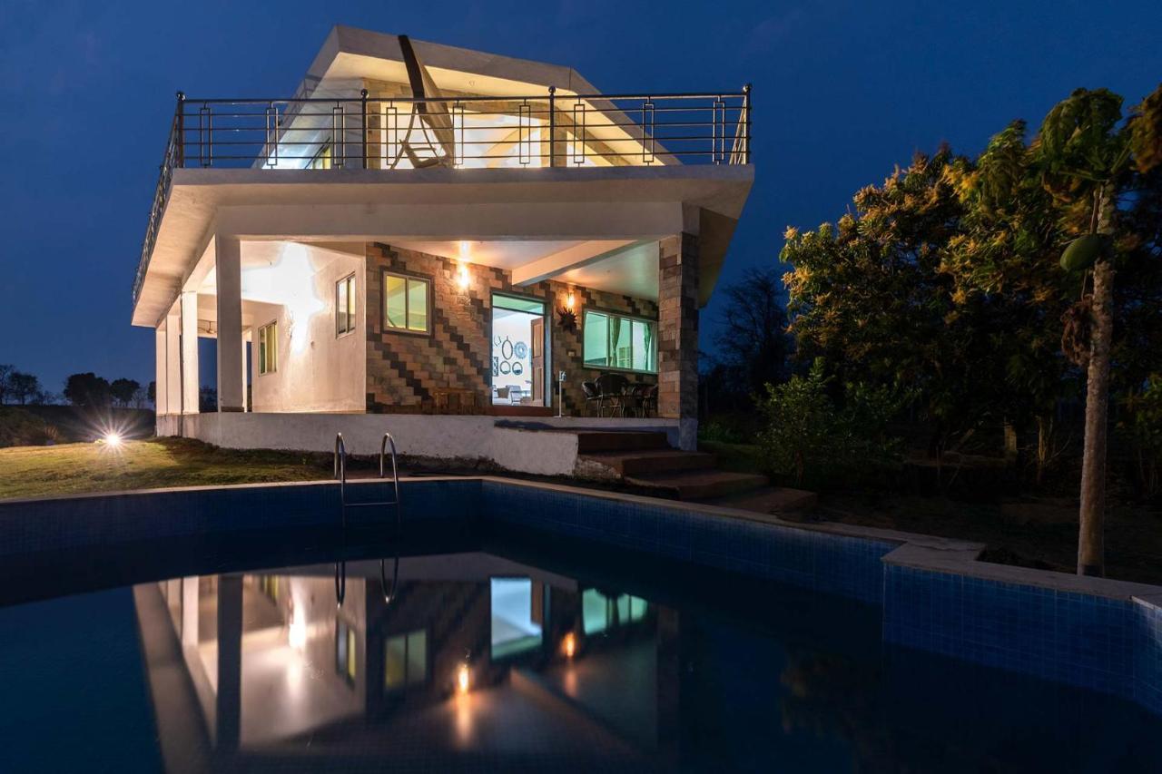 Aqua & Sage By Stayvista - Riverside Villa With Pool & Terrace คาร์จัต ภายนอก รูปภาพ