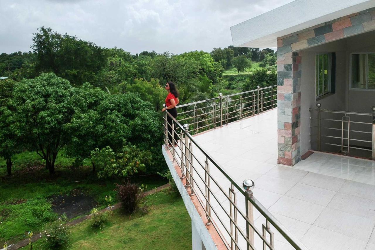 Aqua & Sage By Stayvista - Riverside Villa With Pool & Terrace คาร์จัต ภายนอก รูปภาพ